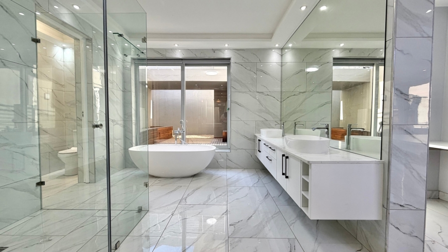 5 Bedroom Property for Sale in Dennegeur Western Cape